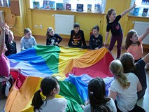 Zabawa z chustą animacyjną - REKIN