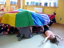 Zabawa z chustą animacyjną - REKIN
