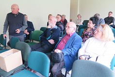 Publiczność zgromadzona na spotkaniu z Piotrem Słomskim.