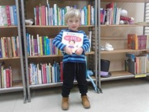 Chłopiec z książką