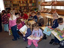 Przedszkolaki w bibliotece