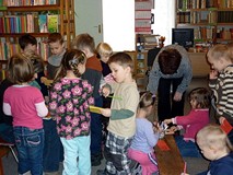 Przedszkolaki w bibliotece