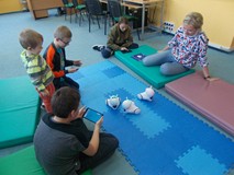 Dzieci programują roboty