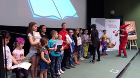 Nagrodzeni czytelnicy Filii nr 3, podczas Włoskiej Nocy w Bibliotece i Święta Czytelnika Dziecięcego