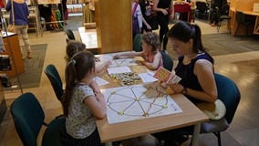 Chętni uczestnicy nocy podczas gry gladiatorów