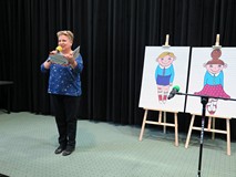 Prowadząca przegląd Małgorzata Zychowicz - Instruktor biblioteczny