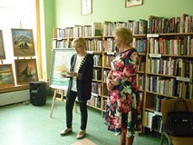 poetka Stanisława Schreude recytuje wiersz