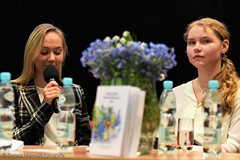 Agnieszka Tkacz i Małgorzata Bekisz czytają zwycięskie wiersze