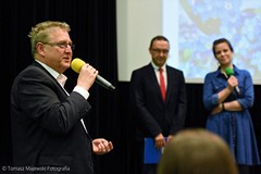 Zastępca Prezydenta Przemysław Krzyżanowski gratuluje zwycięzcom