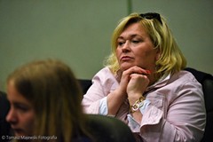 Zasłuchana w swoich podopiecznych Elżbieta Malczewska-Giemza z Pałacu Młodzieży