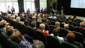 Bibliotekarki i bibliotekarze zgromadzeni na obchodach Dnia Bibliotekarza i Bibliotek 2019