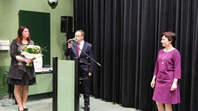 Od lewej: Przewodnicząca Koła 1 OK SBP, Anna Wieczorek; Dyrektor KBP, Dariusz Pawlikowski, wyróżnion