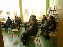 na zdjęciu uczniowie