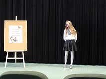 Uczestniczka 51. Turnieju Recytatorskiego „Ptaki, ptaszki i ptaszęta polne