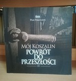na zdjęciu książka