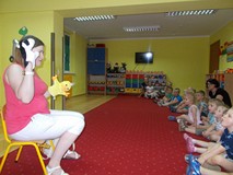 dzieci naśladują odgłosy zwierząt