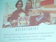 Wolontariusze w bibliotece-prezentacja Stowarzyszenia Polites Szczecin