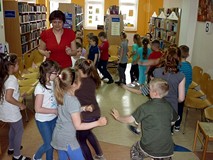 Pierwszaki ze Szkoły Podstawowej nr 18 to rozkojarzeni indywidualiści, ale doskonali recytatorzy