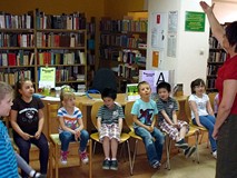 Pierwszaki ze Szkoły Podstawowej nr 18 to rozkojarzeni indywidualiści, ale doskonali recytatorzy