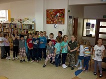 Pierwszaki ze Szkoły Podstawowej nr 18 to rozkojarzeni indywidualiści, ale doskonali recytatorzy