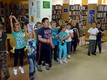 Pierwszaki ze Szkoły Podstawowej nr 18 to rozkojarzeni indywidualiści, ale doskonali recytatorzy