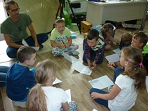Grupa pracuje nad wykonaniem paszportów