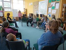 Wystąpienie dziewczynki na tematy ekologiczne