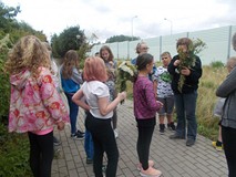 Pani Grażyna Kuras opowiada o gatunkach roślin