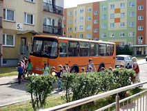 Goście z pomarańczowego autobusu