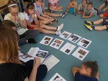 bibliotekarka opowiada o najważniejszych wynalazkach w dziejach ludzkości