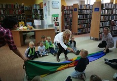 Jak masz na imię - zabawa z wykorzystaniem chusty animacyjnej