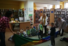 Jak masz na imię - zabawa z wykorzystaniem chusty animacyjnej