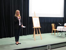 Z-ca dyrektora KBP, Beata Sawa-Jovanoska wita uczestników konkursu Wybieramy Mistrza Pięknego Czytan