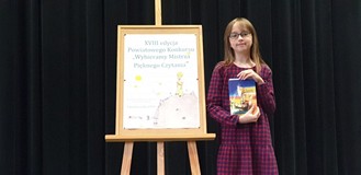 Mistrzyni Martyna Gąsecka odbiera dyplom oraz nagrodę