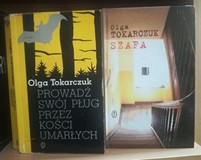na zdjęciu książki