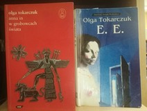 na zdjęciu książki