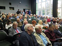 Publiczność zgromadzona na spotkaniu z Eugeniuszem Żuberem.
