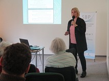 Dr hab. Agnieszka Borysowska podczas wykładu „Pomorskie druki pogrzebowe XVII w. – zapomniana tradyc