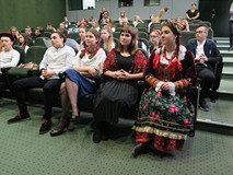 Aktorzy ze Studia Artystycznego im. Ziembińskich i publiczność