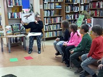 Razem z Panią Małgosią dzielimy dinozaury na mięso i roślinożerców