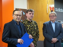 Od lewej: Dyrektor KBP, Dariusz Pawlikowski, Tomasz Majewski, z-ca precydenta Koszalina, Przemysław 