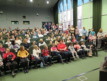 Publiczność zgromadzona na spotkaniu autorskim z Agatą Widzowską