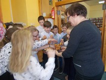 Pani z klubu czytelniczego 