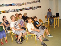 Publiczne czytanie komiksów w KBP