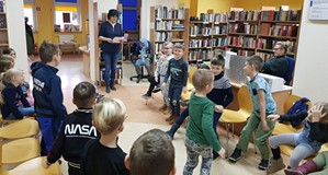 Inscenizacja Królewny Śnieżki - krasnoludki idą do pracy