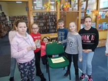 Dzieci wybierają poprawną formę językową