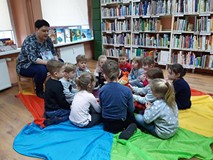 Muminek i pierwszy śnieg- oglądamy i charakteryzujemy papierowe figurki