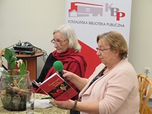 Od lewej: Poetki Grażyna Fajkowska oraz Ewa Pietrzak podczas wieczoru z poezją miłosną