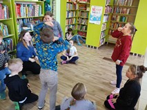 Grupa podczas zabawy integracyjnej