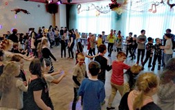 Feriowicze na balu w klubie Na Pięterku